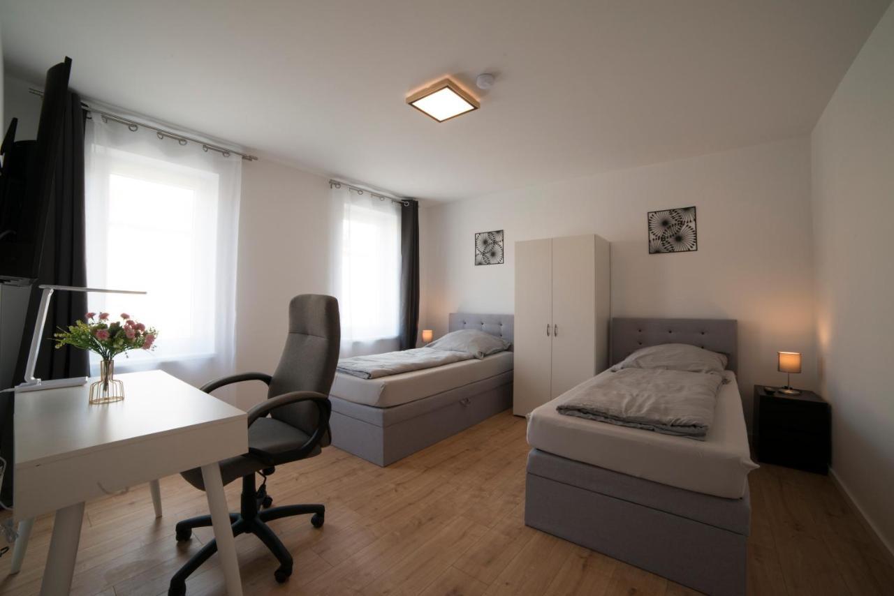 Schoene Grosse Ferienwohnung 79M2 Und 2 Baeder, Zentrumnah, 2Og Erfurt Exterior photo