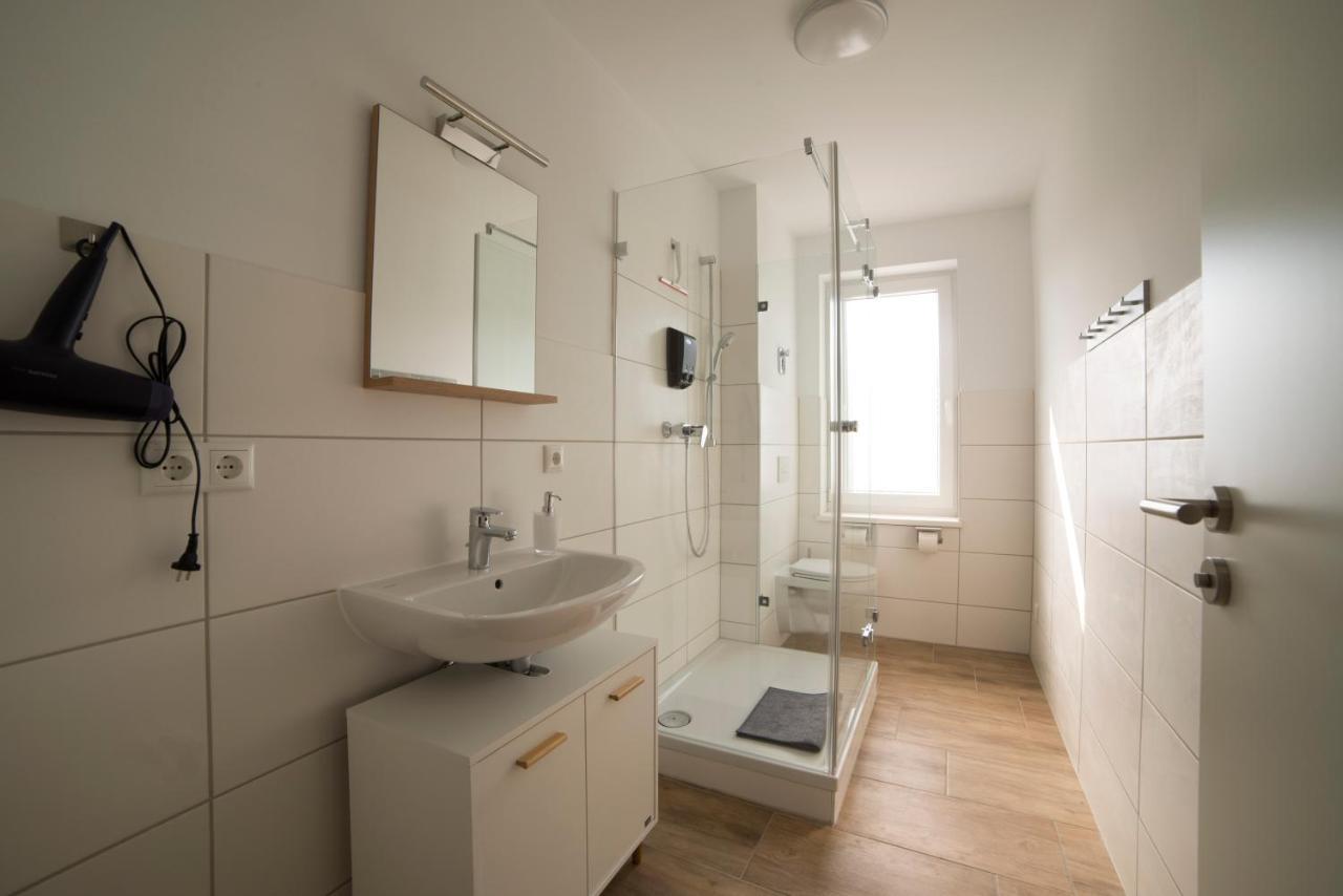 Schoene Grosse Ferienwohnung 79M2 Und 2 Baeder, Zentrumnah, 2Og Erfurt Exterior photo
