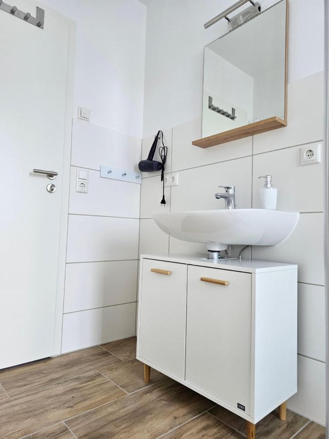 Schoene Grosse Ferienwohnung 79M2 Und 2 Baeder, Zentrumnah, 2Og Erfurt Exterior photo