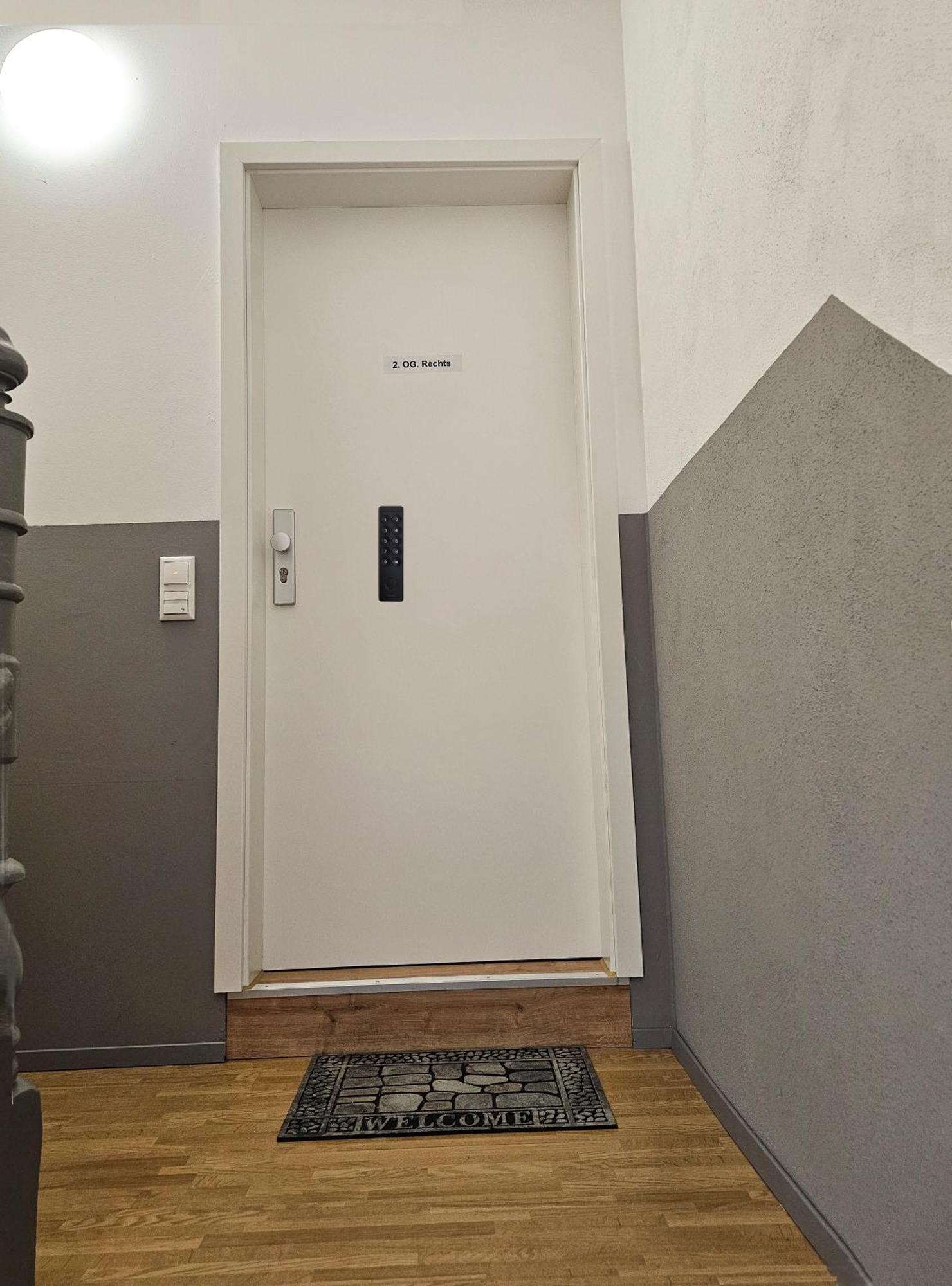 Schoene Grosse Ferienwohnung 79M2 Und 2 Baeder, Zentrumnah, 2Og Erfurt Exterior photo